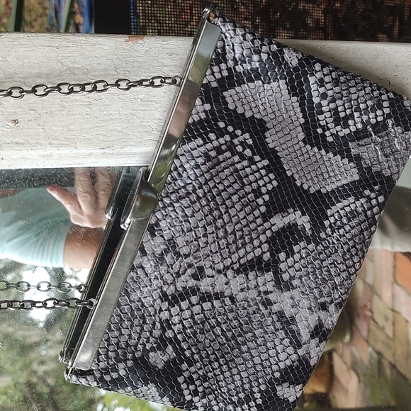 EUC Patricia Nash  B/W Snakeskin Clutch with chain strap + FREE gift w/purchase - Picture 2 of 8